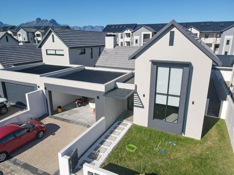 To Let 4 Bedroom Property for Rent in Sitari Western Cape